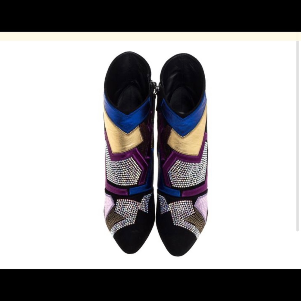 Designed Giuseppe Zanotti shoes for women who love glamour.